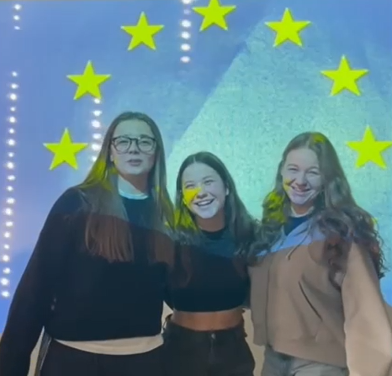 Schülerinnen der LBS Pöchlarn in einem selbst gedrehten Video zum Europäischen Wirtschaftsraum