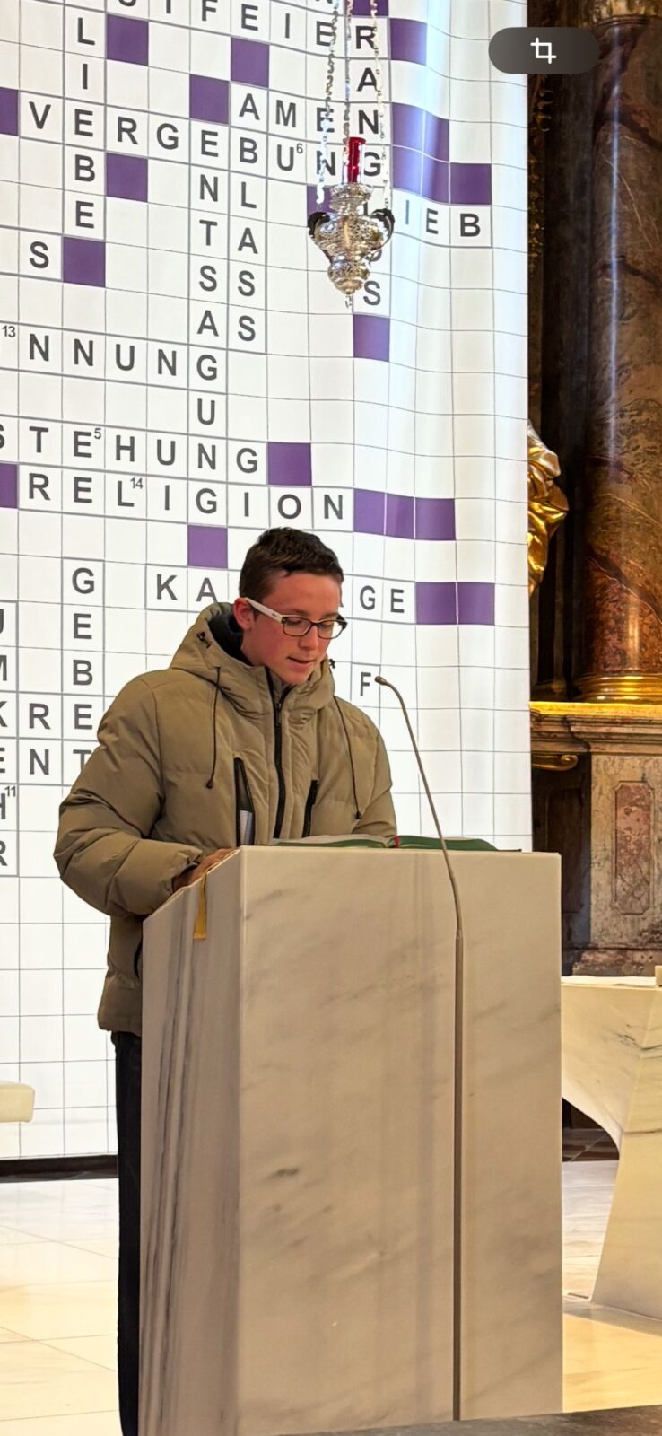 Schüler bei der Lesung in der Josefimesse