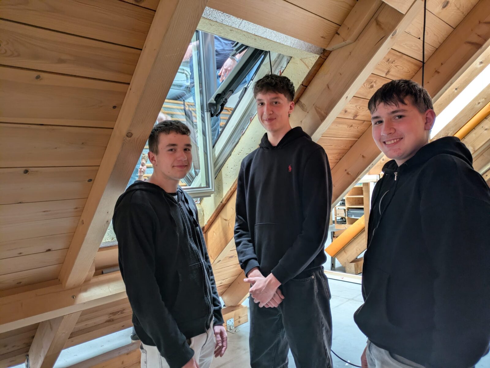 Schüler bei der Firma Roto