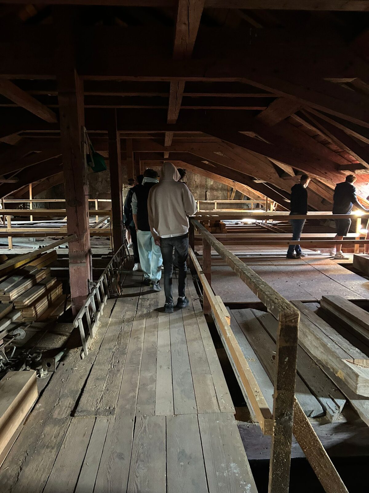 Schüler der LBS auf dem Dachboden der Stiftskirche Melk