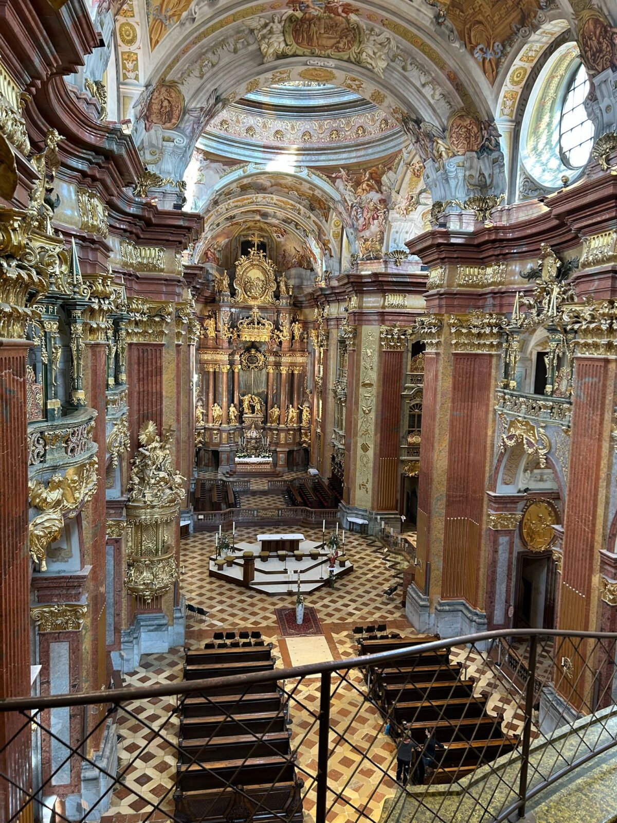 Dachstuhlführung und Stiftskirchenbesichtigung im Stift Melk